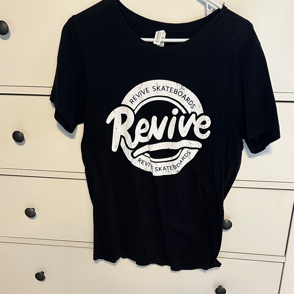 Black Revive Skateboards T-Shirt medium